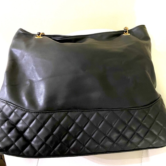 Vintage authentic BEBE black quilted soft leather-like handbag or shoulder bag - Picture 3 of 5